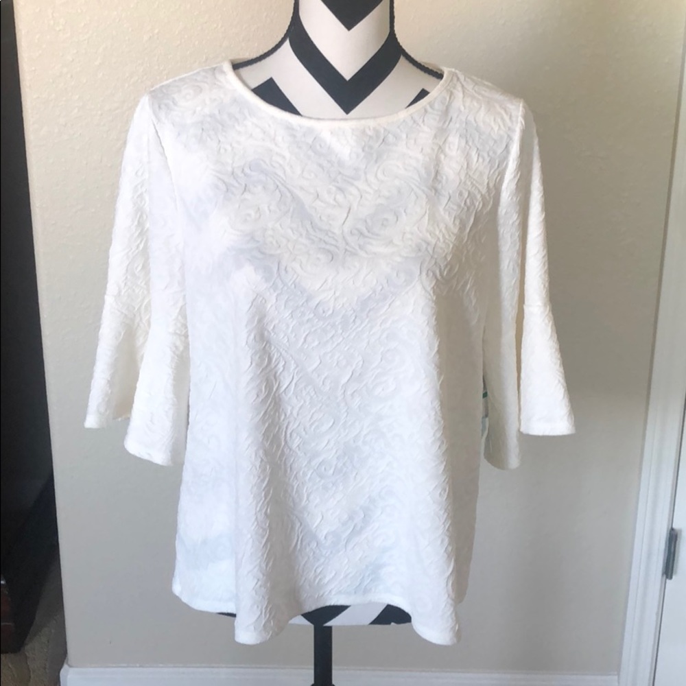 NEW - CeCe - 3/4 bell sleeve top!